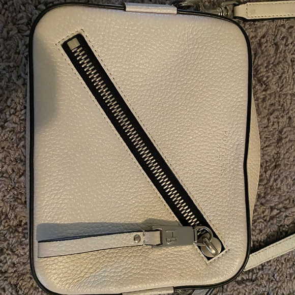 Henri Bender White Leather Crossbody - Picture 2 of 4